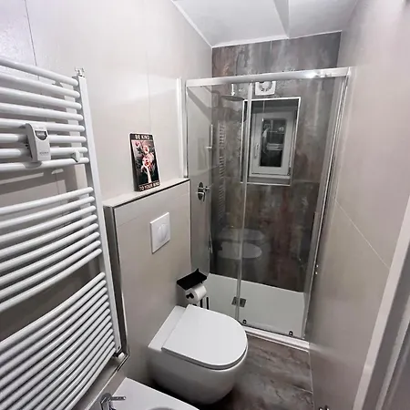 Happy House Marconi * 토리노